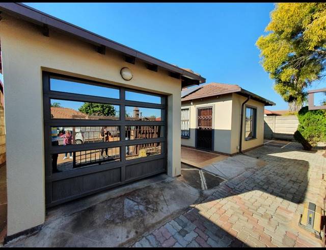 3 BEDROOM HOUSE FOR SALE IN THE ORCHARDS